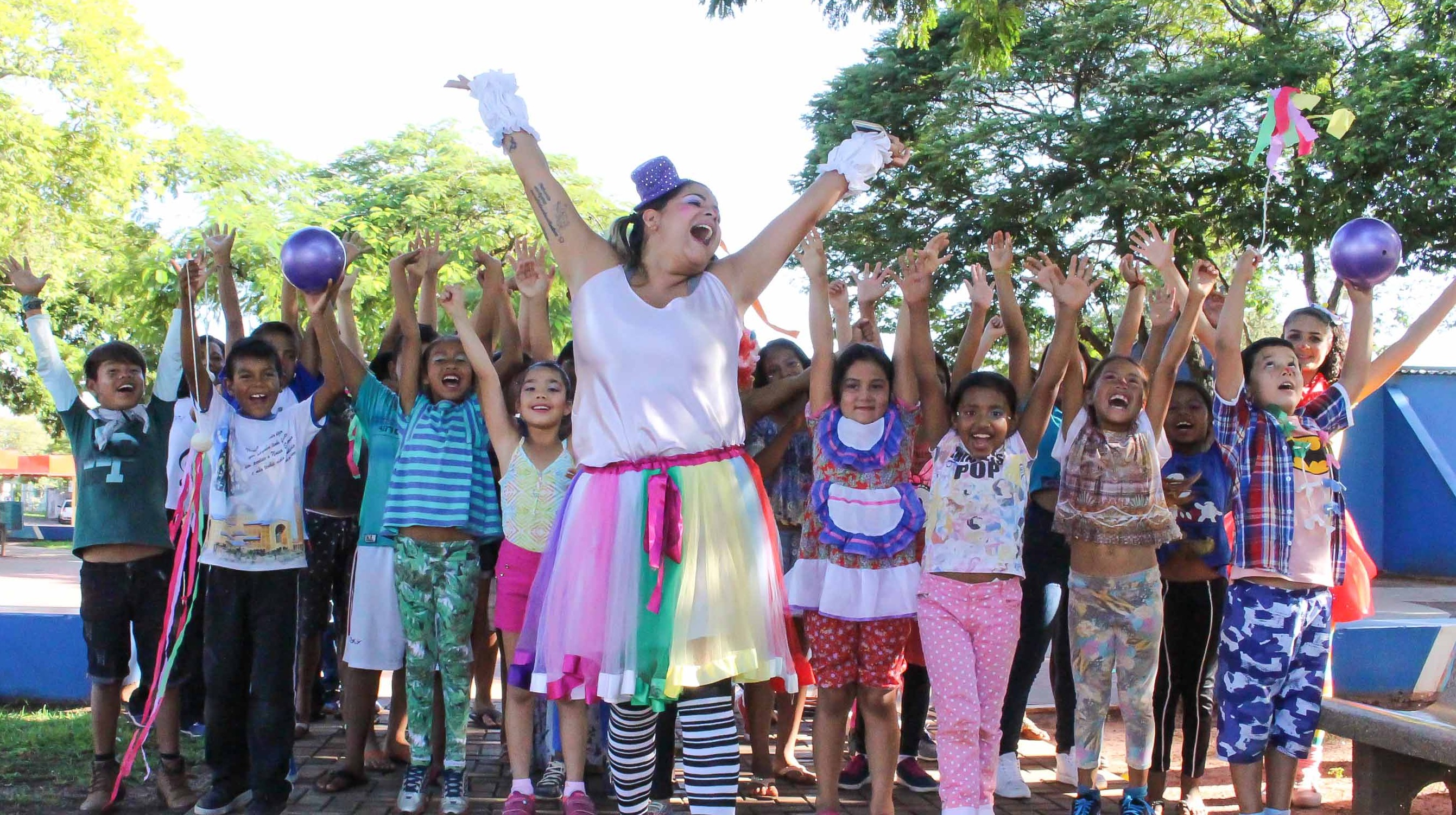 Alunos do curso de Teatro e Dança realizam intervenção no Dia do Circo