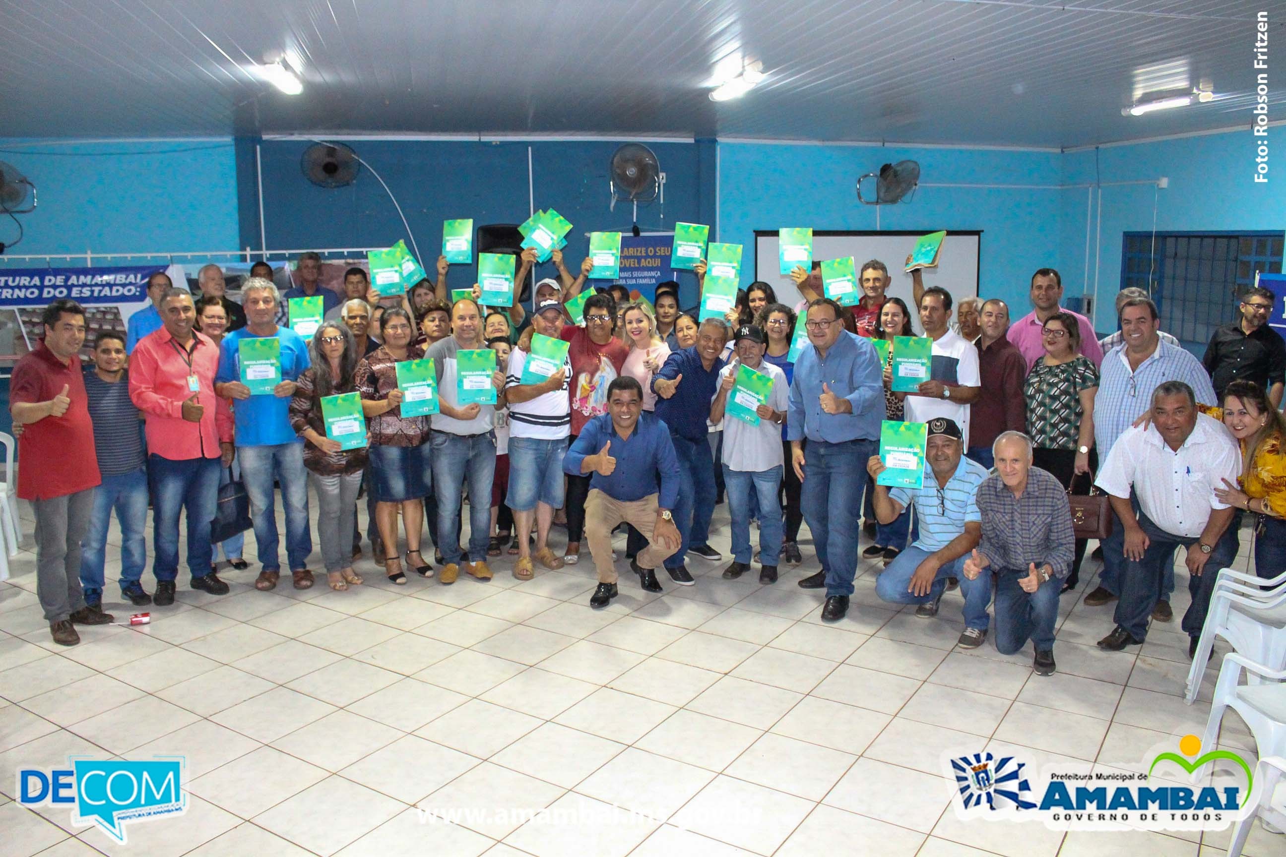 Prefeitura entregou escrituras de terrenos a moradores da vila Guape