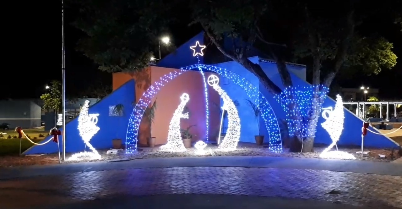 Prefeitura de Amambai inaugura Natal de Luzes evidenciando as palavras Paz, Fé, Alegria, Esperança e Amor