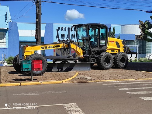 Amambai recebe nova motoniveladora para auxiliar agronegócio do município