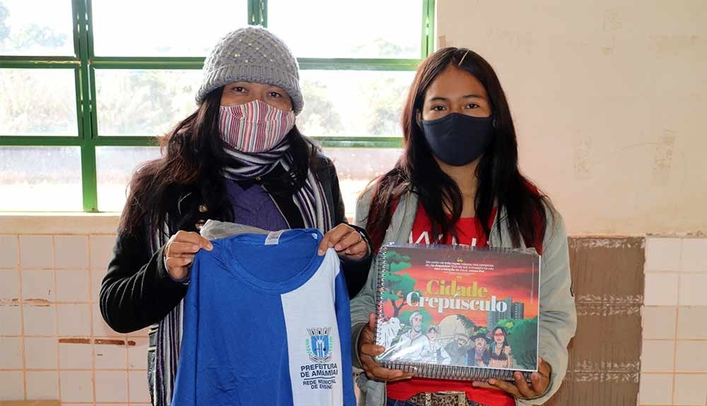 Prefeito Bandeira distribui kit escolar e uniformes para todos os alunos da rede municipal de Amambai