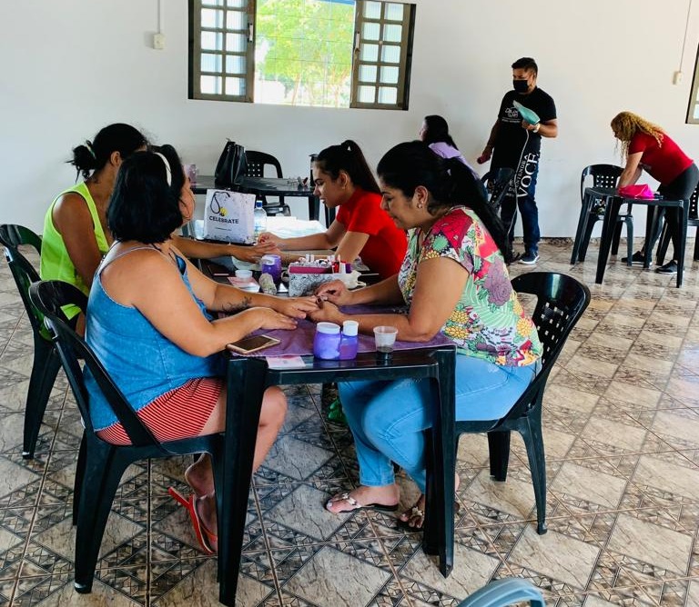 Na sexta-feira, Dia da Beleza na vila Limeira ofereceu cuidado às mulheres da região