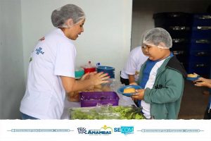 Em comemoração ao Dia Nacional da Alimentação nas Escolas, crianças conhecem a Cozinha Central do município