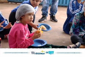 Em comemoração ao Dia Nacional da Alimentação nas Escolas, crianças conhecem a Cozinha Central do município