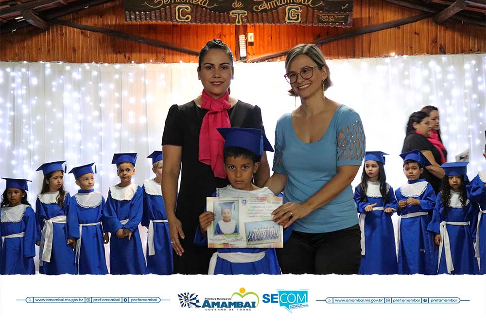 Escola Municipal Dr. Rachid Saldanha Derzi realiza cerimônia de formatura dos Prés
