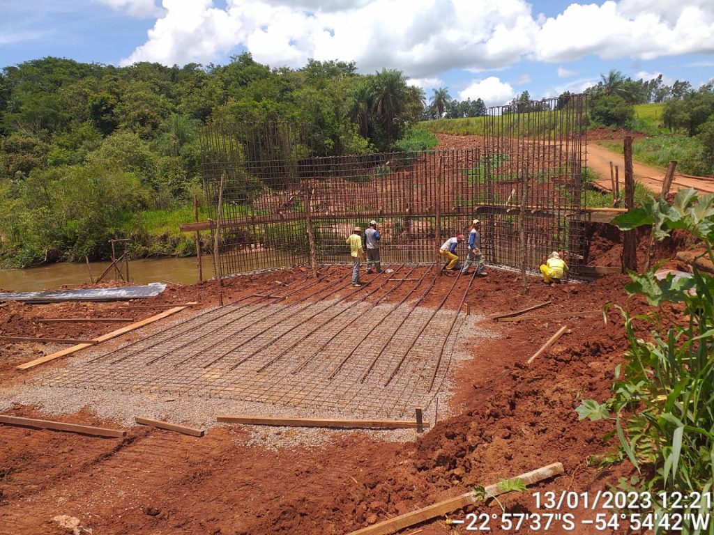 Prefeitura de Amambai avança na reconstrução de pontes