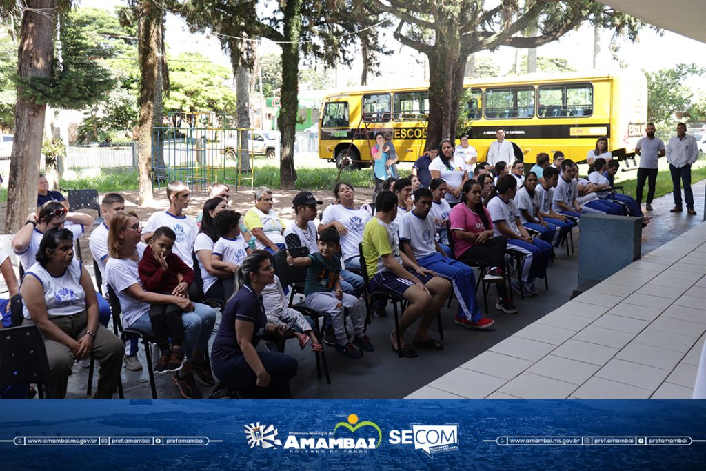 <strong>APAE de Amambai recebe ônibus 0 KM para transporte de alunos</strong>