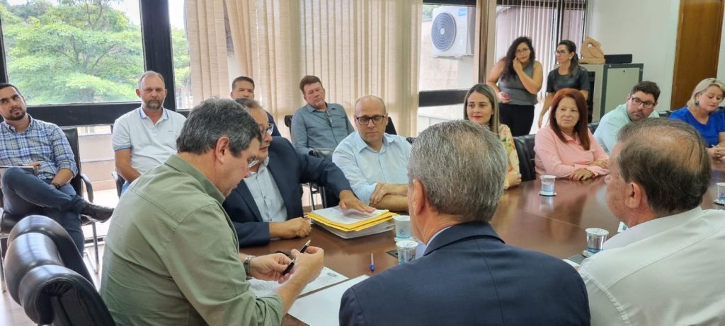 Prefeito, vice, secretários e vereadores de Amambai participam de audiência com o Governador do Estado em Campo Grande