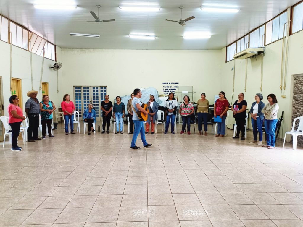 Prefeitura de Amambai oferece aulas de canto para formação do Coral da Melhor Idade