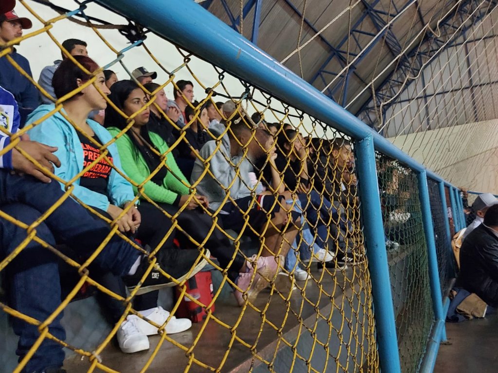 Disputas acirradas marcam a abertura da Copa Cidade de Futsal 2023 em Amambai