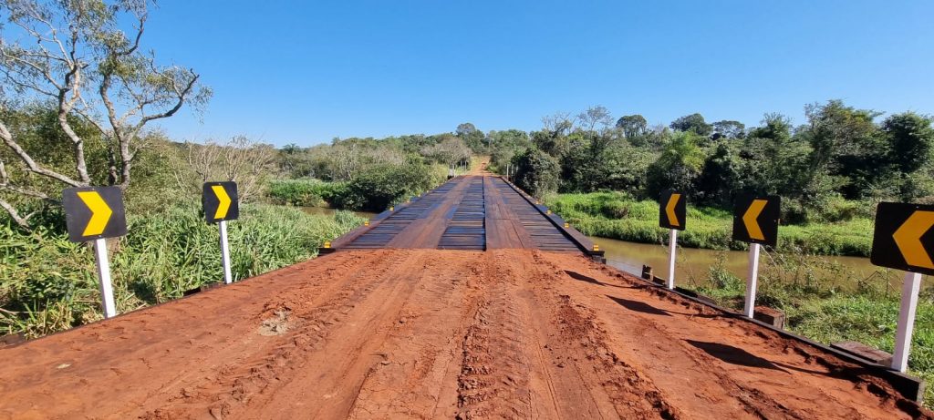 Prefeitura de Amambai conclui construção de ponte em estrada vicinal sobre córrego Panduí