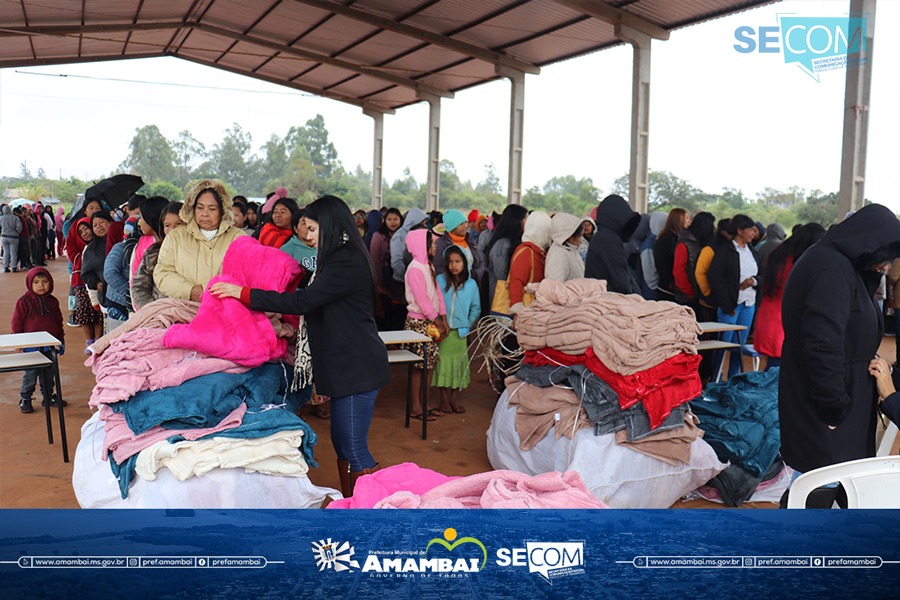 Prefeitura de Amambai distribui cobertores para aldeias enfrentarem baixas temperaturas