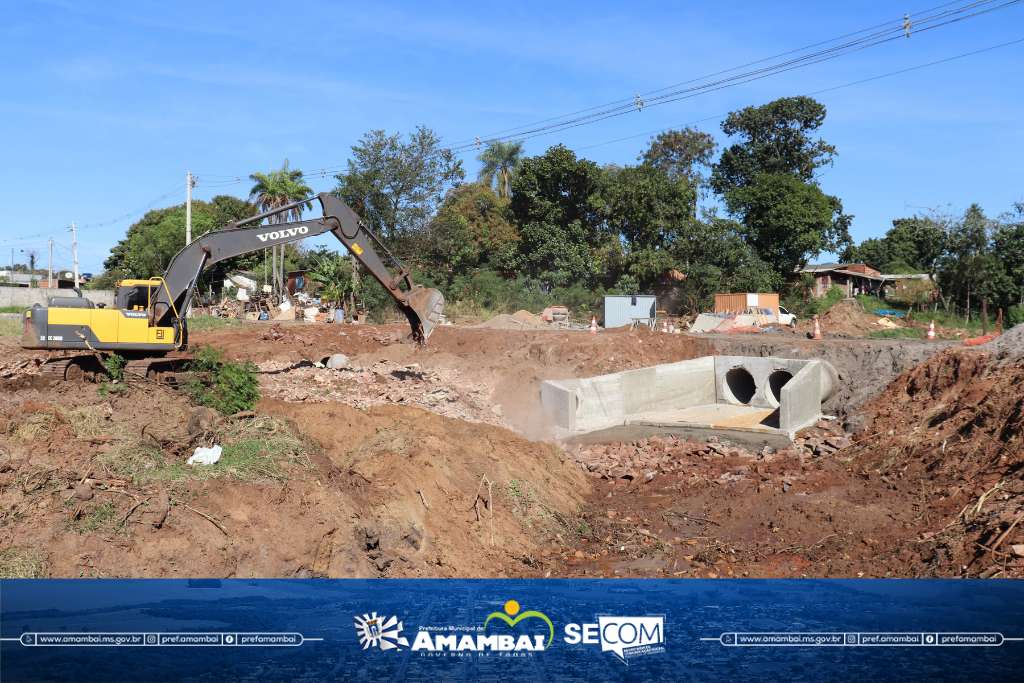 Prefeitura de Amambai substitui passagem do Córrego Desbarrancado aos fundos da Vila Guape