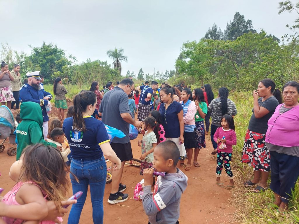 Prefeitura de Amambai leva alegria e doces às aldeias indígenas do município