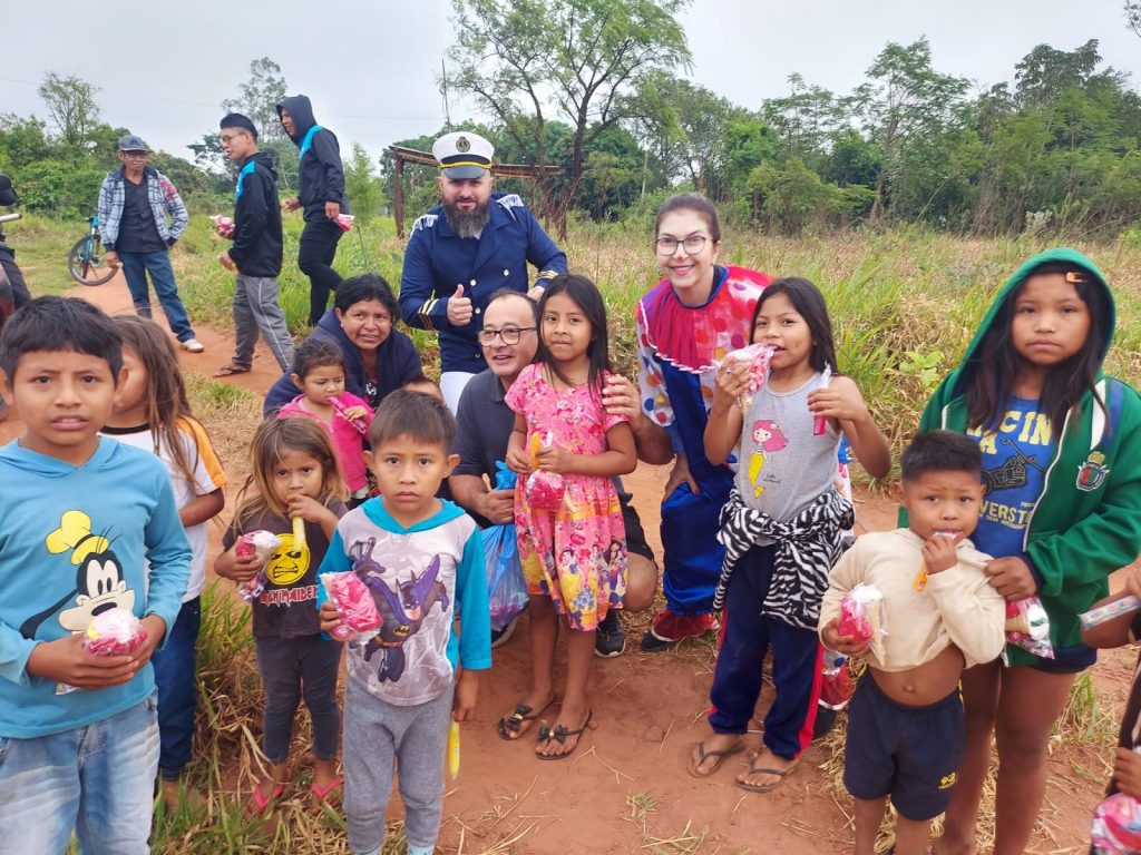 Prefeitura de Amambai leva alegria e doces às aldeias indígenas do município