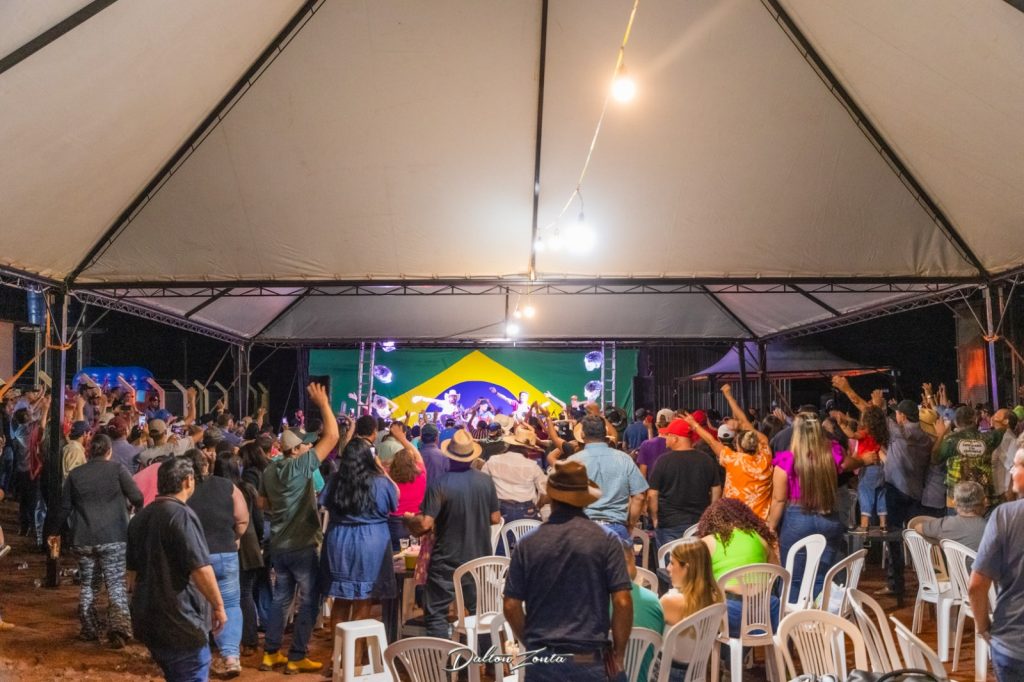 Prefeitura de Amambai, Governo do Estado, Grupo Solo Mio e Câmara Municipal inauguraram Escola Novo Horizonte