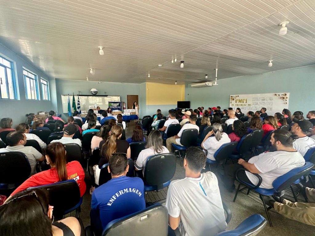 Prefeito Dr. Bandeira comemora entrega de tablets e camisetas para Agentes Comunitários de Saúde e de Endemias