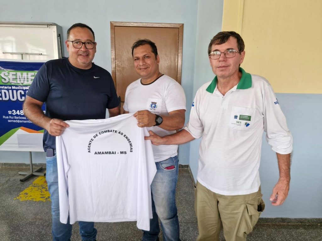 Prefeito Dr. Bandeira comemora entrega de tablets e camisetas para Agentes Comunitários de Saúde e de Endemias