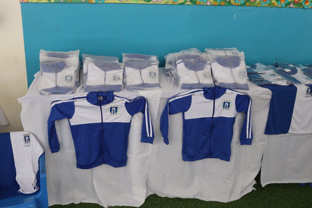 Prefeitura de Amambai entrega uniformes escolares para o ano letivo de 2025