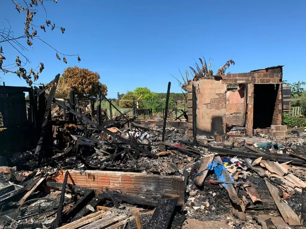 Após incêndio, amambaiense recebe nova casa através do programa Substituição de Moradia Precária