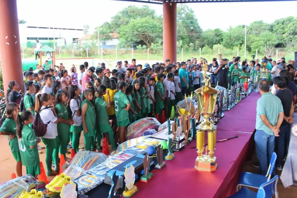 Prefeitura de Amambai e Governo do Estado distribuem materiais esportivos para aldeias indígenas