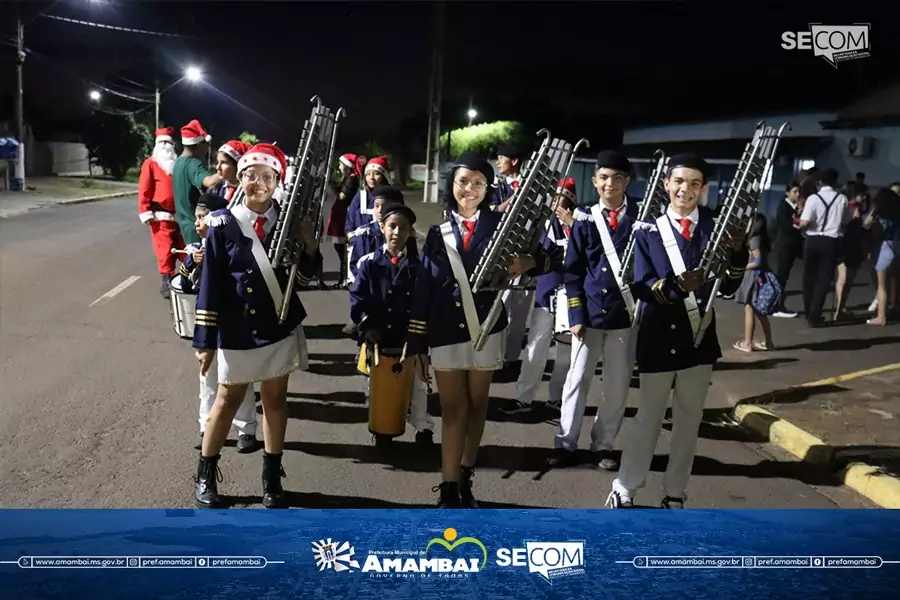 Espetáculo de cores, luzes e música marcaram a abertura do Natal de Luzes 2023 em Amambai