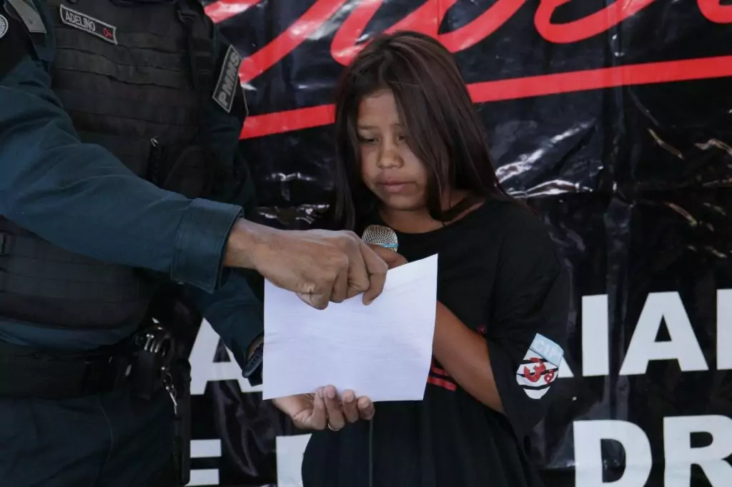 Polícia Militar e Prefeitura de Amambai realizam a 30ª Formatura do PROERD na Aldeia Amambai